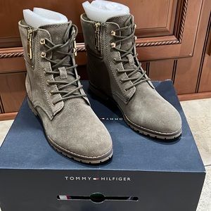 NWT! 💗Saude Army Green Tommy Hilfiger Boots